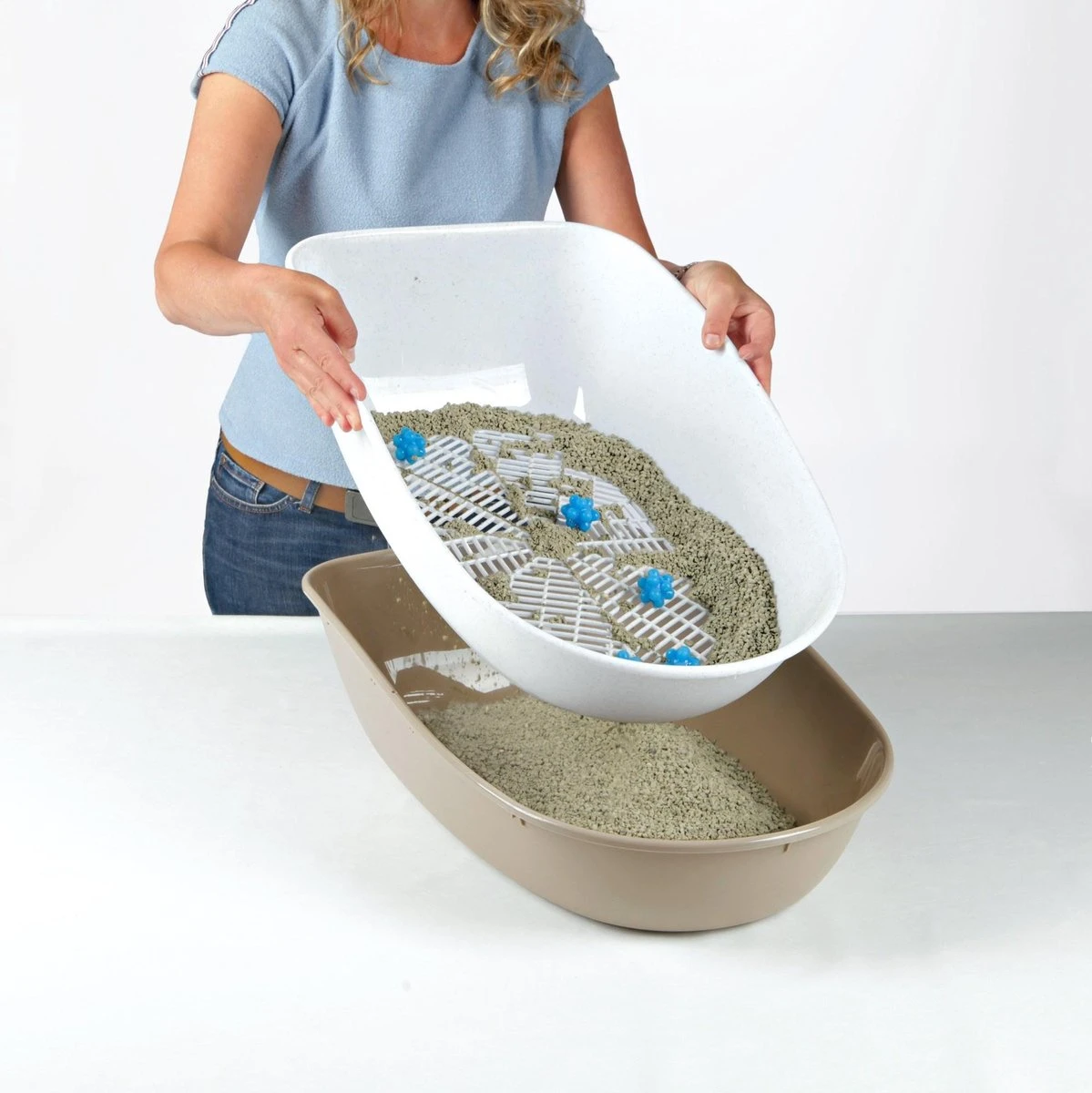 Trixie Berto Kattenbak Overdekt Met Zeef Scheidingssysteem Taupe - 59X39X42 CM 2 Trixie Berto Kattenbak Overdekt Met Zeef Scheidingssysteem Taupe - 59X39X42 CM - Afbeelding 2