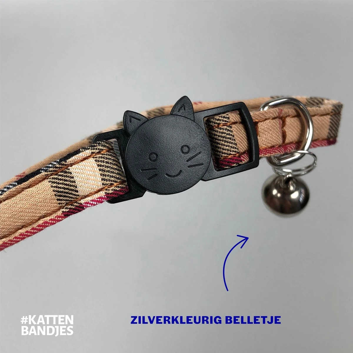 Halsband Kat | Kattenband | Kattenhalsbandje | Kitten | Kattenbandje Met Belletje | Kattenhalsbandjes Met Veiligheidssluiting In Dé Klassieke Beige Ruit 4 Halsband Kat | Kattenband | Kattenhalsbandje | Kitten | Kattenbandje Met Belletje | Kattenhalsbandjes Met Veiligheidssluiting In Dé Klassieke Beige Ruit - Afbeelding 4
