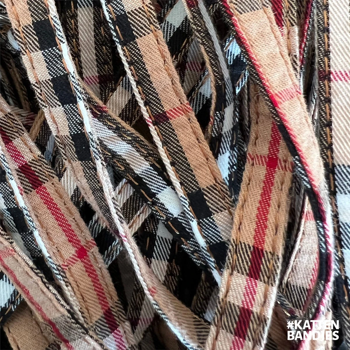 Halsband Kat | Kattenband | Kattenhalsbandje | Kitten | Kattenbandje Met Belletje | Kattenhalsbandjes Met Veiligheidssluiting In Dé Klassieke Beige Ruit 5 Halsband Kat | Kattenband | Kattenhalsbandje | Kitten | Kattenbandje Met Belletje | Kattenhalsbandjes Met Veiligheidssluiting In Dé Klassieke Beige Ruit - Afbeelding 5