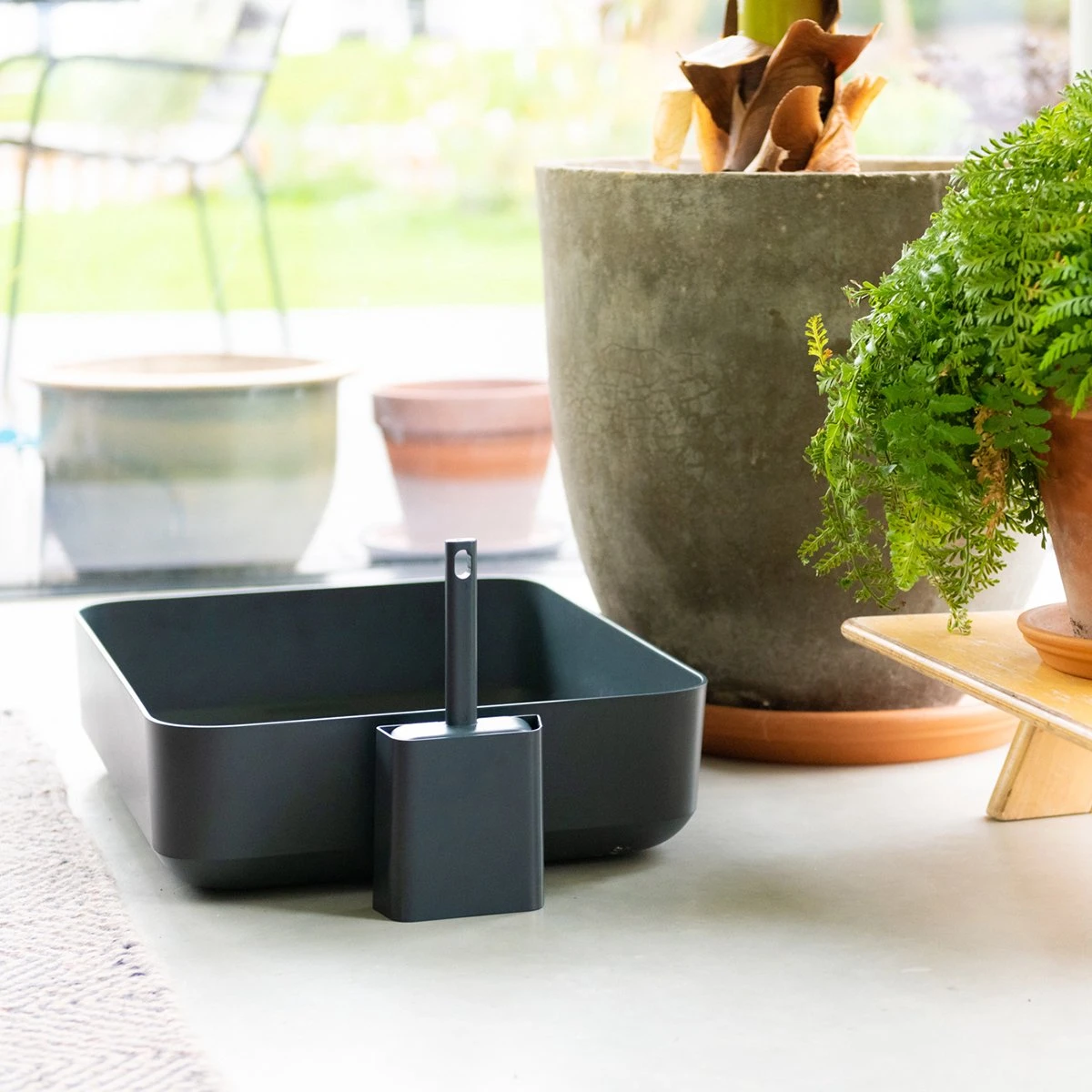 Hoopo® Poh Kattenbak Grijs - Open Kattenbak - Design Kattenbak - Kattenbakschep - 50x37.5x12.7 Cm - Grote Kattenbak 5 Hoopo® Poh Kattenbak Grijs - Open Kattenbak - Design Kattenbak - Kattenbakschep - 50x37.5x12.7 Cm - Grote Kattenbak - Afbeelding 5