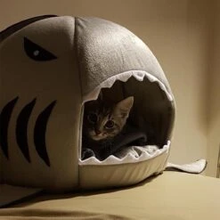 MikaMax Haai Hondenmand - Kattenmand - Dierenmand - Huisdierkussen - Mand Of Bed - Origineel - Extra Zacht Materiaal - 42 X 42 X 36 Cm -Merkloos Winkel 1200x1200 567