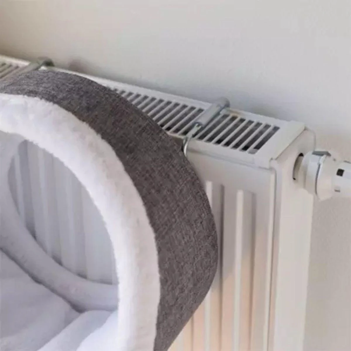 Trixie Radiator Hangmat Iglo - Wit/Grijs 34 X 38 X 38 Cm 5 Trixie Radiator Hangmat Iglo - Wit/Grijs 34 X 38 X 38 Cm - Afbeelding 5